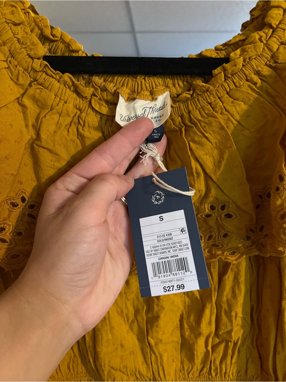 Universal Thread Boho Mustard Eyelet Ruffle Top NWT - Picture 4 of 5